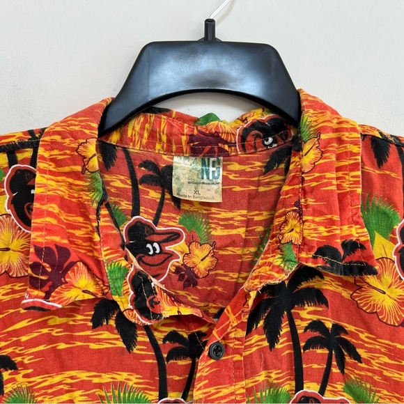 MLB SGA Baltimore Orioles Birdland Hawaiian Shirt in Orange & Black, size XL - Picture 4 of 6